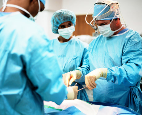 An image of Surgeons performing a Gastric Sleeve Procedure to help illustrate Bariatric Surgery vs. Non-Surgical Weight Loss Methods and best weight loss surgery and bariatric surgical procedures