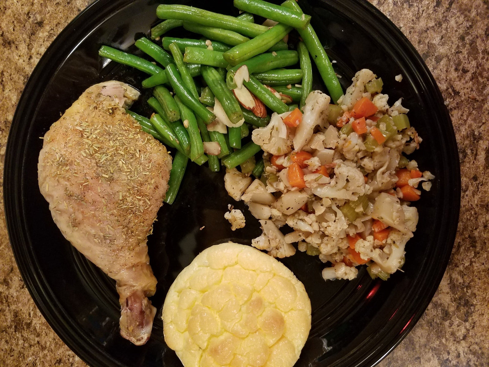 thanksgiving meal plated to help illustrate a 1200 Calorie Bariatric Meal Plan.
